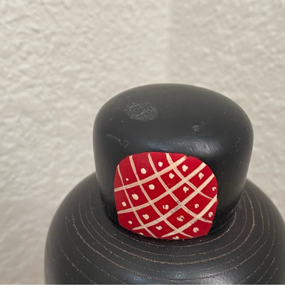 Vintage Kunio Miyagawa Black Kimono Okappa 10” Kokeshi Doll - Picture 5 of 16